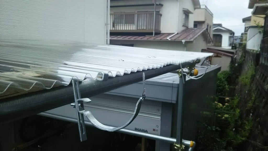 単管パイプでガレージ前に屋根を作った